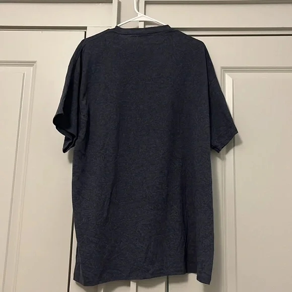 Authentic Disney Old-Style Shirt - Size XXL - Picture 2 of 3